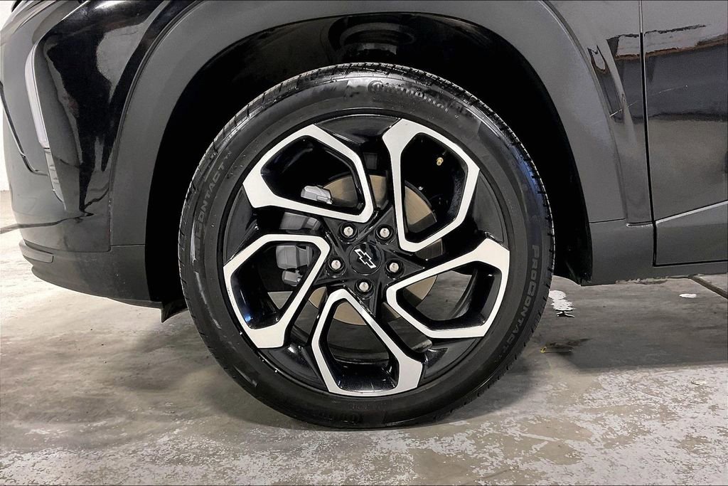 Used 2025 Chevrolet Trax RS w/ Sunroof Package image 11