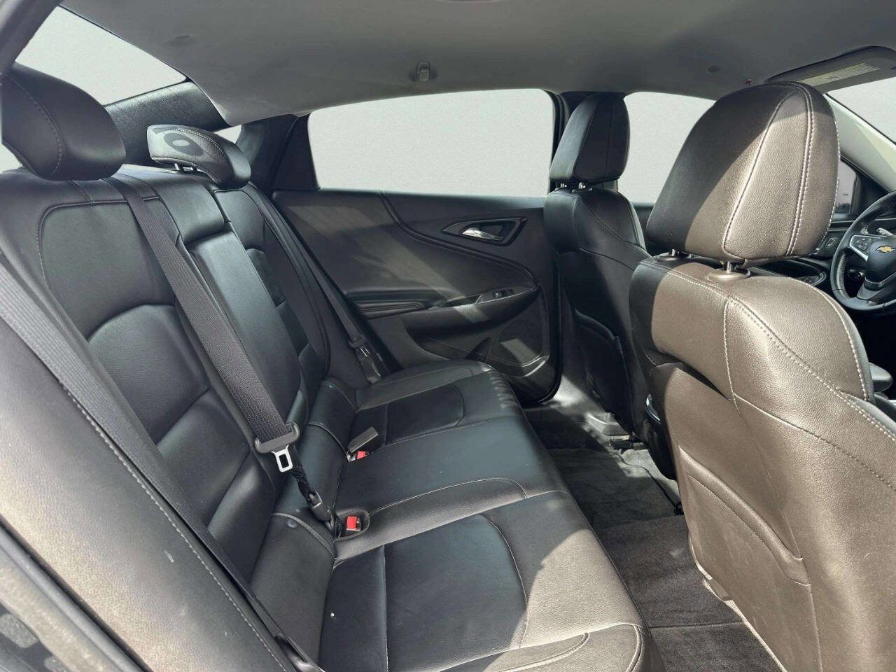 Used 2017 Chevrolet Malibu LT w/ Leather Package image 15
