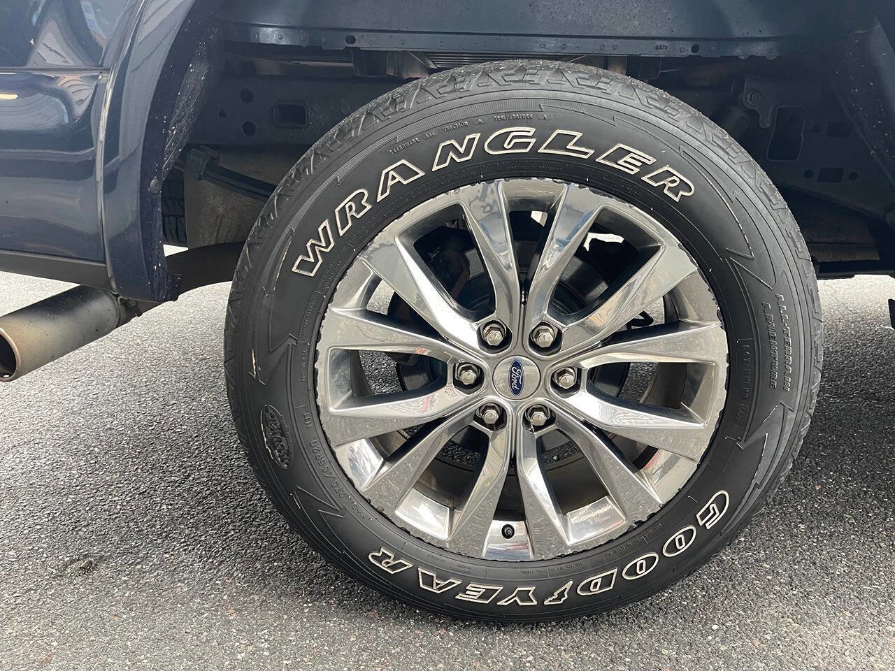 Used 2017 Ford F150 Lariat w/ Equipment Group 502A Luxury image 14