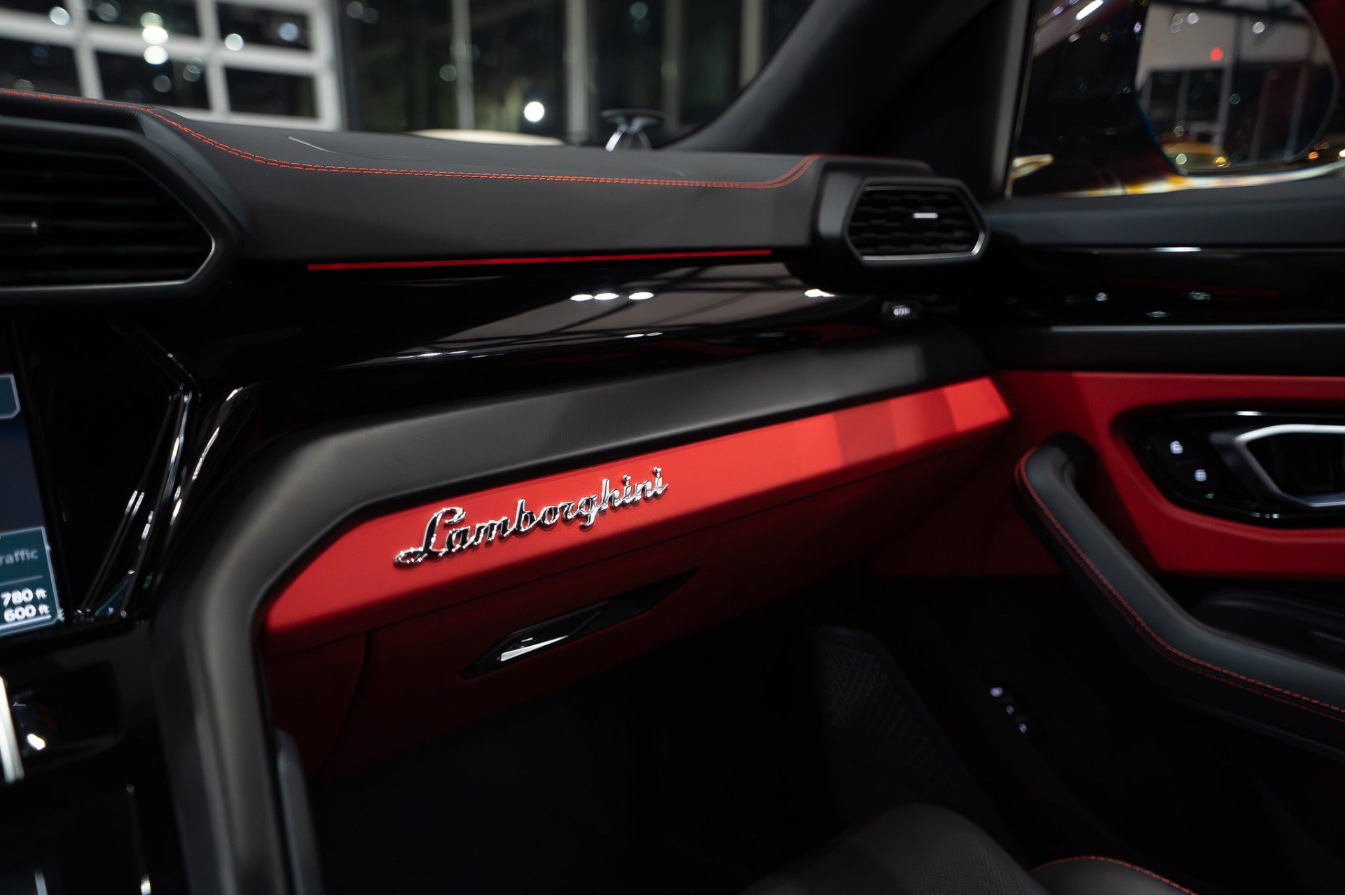 Used 2022 Lamborghini Urus AWD/4WD image 22