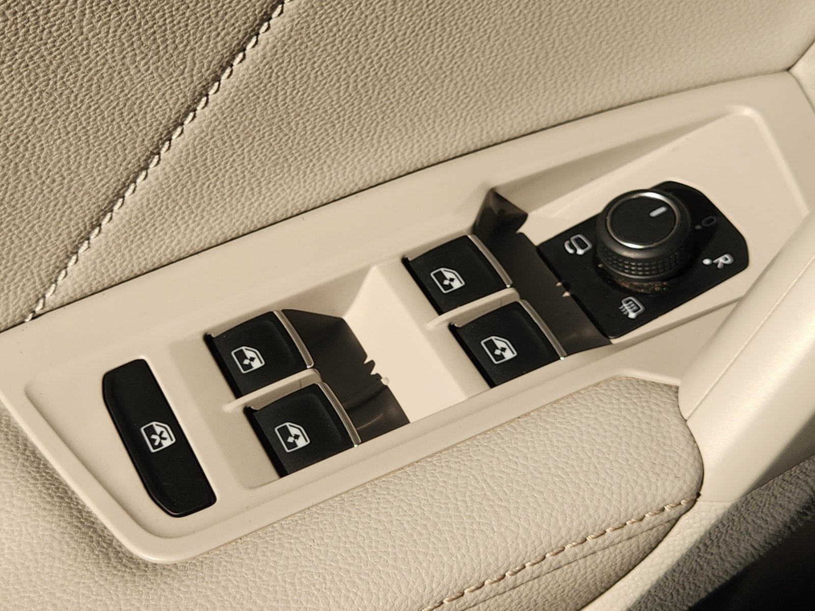 Used 2024 Volkswagen Tiguan SEL R-Line AWD/4WD image 26