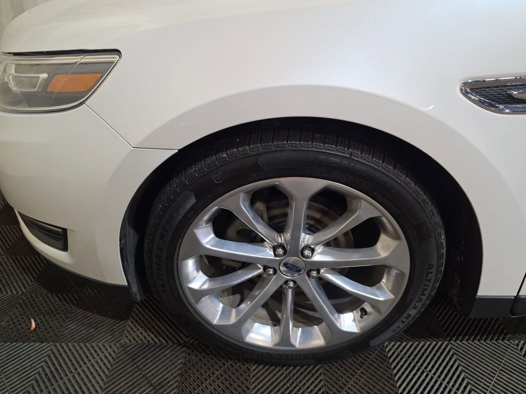 Used 2018 Ford Taurus Limited AWD/4WD image 19