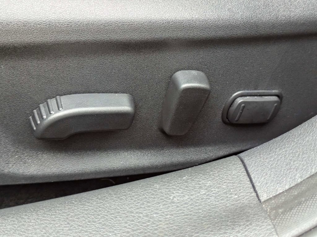 Used 2025 Nissan Sentra SV w/ SV Premium Package FWD image 18