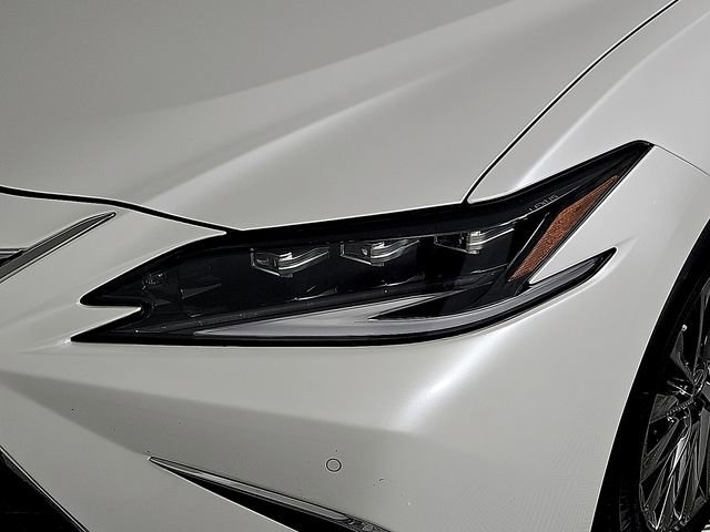 Used 2025 Lexus ES 300h Ultra Luxury w/ Accessory Package (Z1) image 10