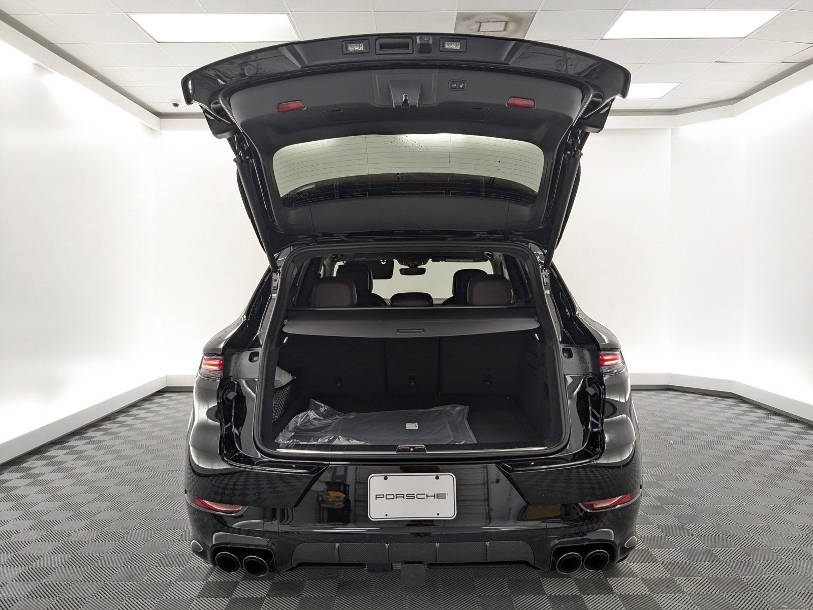 New 2026 Porsche Cayenne GTS image 24