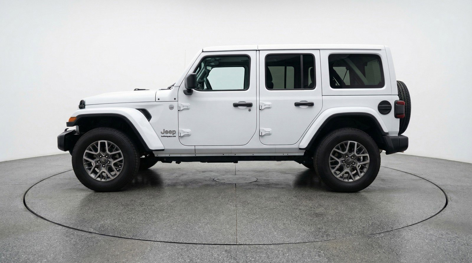 Used 2025 Jeep Wrangler Sahara image 5