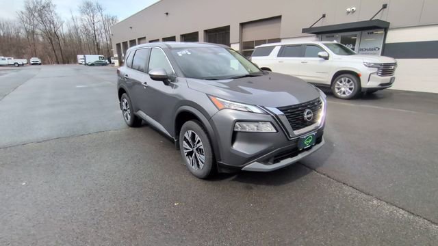 Used 2023 Nissan Rogue SV image 2