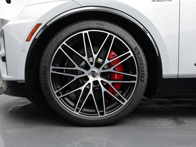 New 2025 Porsche Macan Turbo Electric image 6