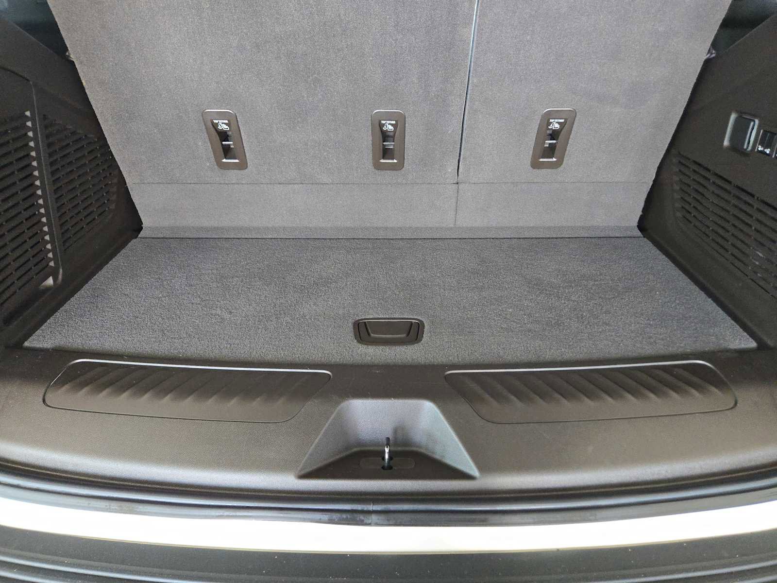 Used 2021 GMC Yukon SLT w/ Rear Media and Nav Package image 31