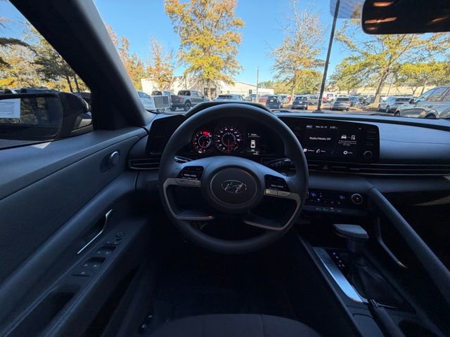 Used 2023 Hyundai Elantra SEL w/ Cargo Package image 7