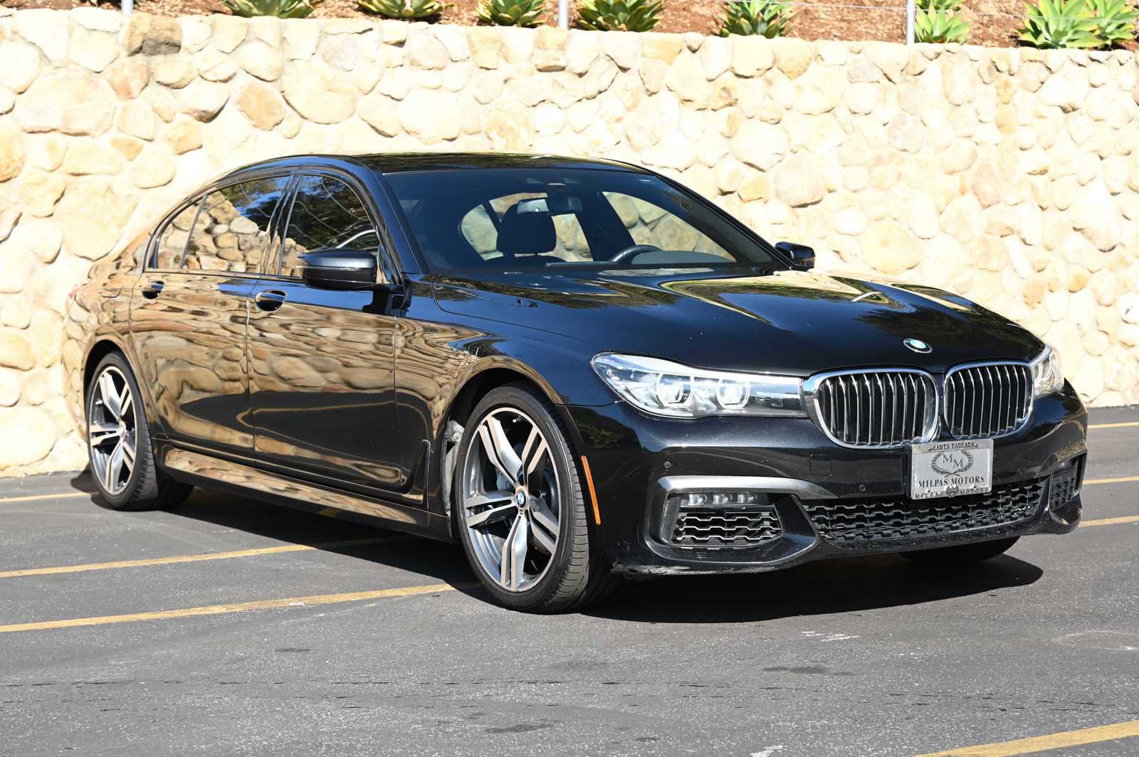 Used 2019 BMW 740i w/ M Sport Package image 1