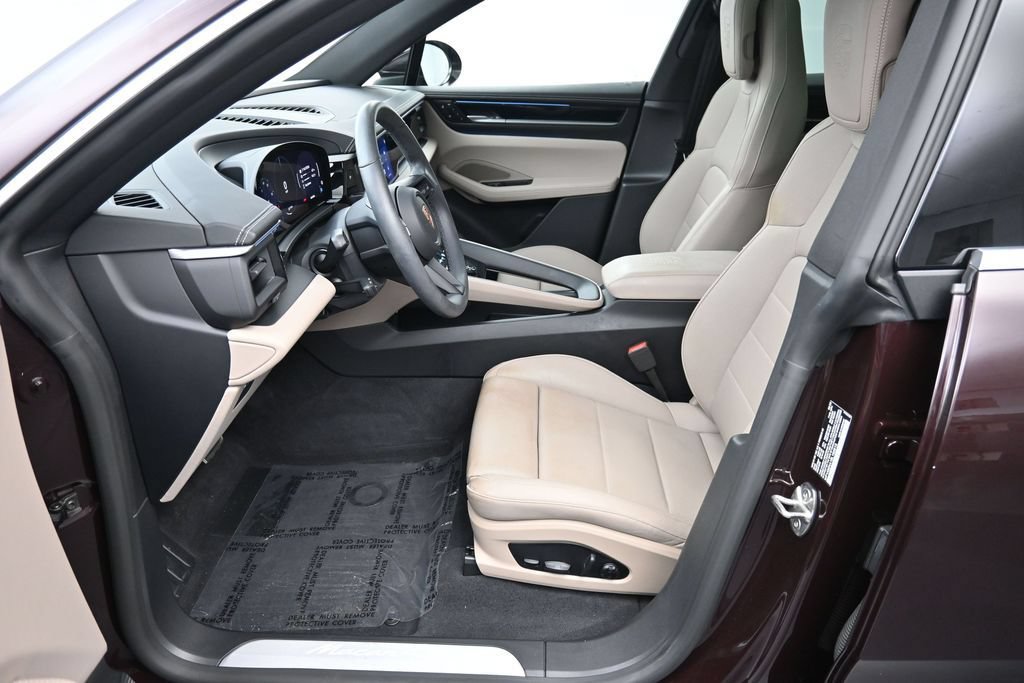 Certified 2025 Porsche Macan 4S Electric AWD/4WD image 10