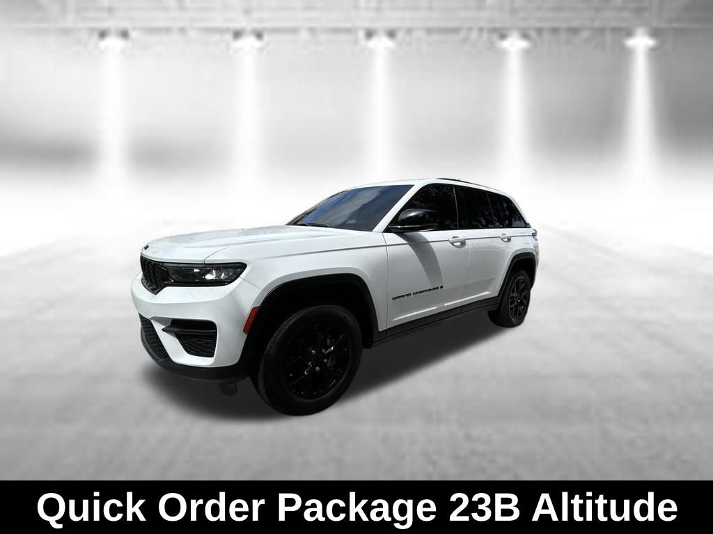 Certified 2024 Jeep Grand Cherokee Altitude AWD/4WD image 3