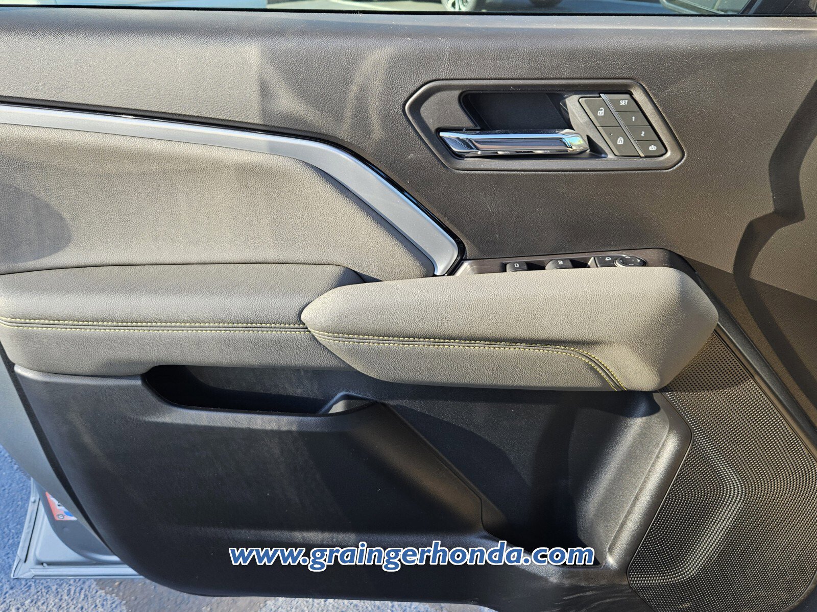 Used 2025 Chevrolet Colorado ZR2 w/ Technology Package image 23