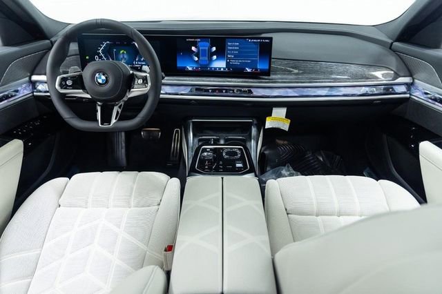 Used 2025 BMW 760i xDrive w/ Executive Package image 25