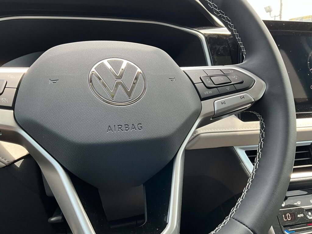 New 2025 Volkswagen Taos SE image 20