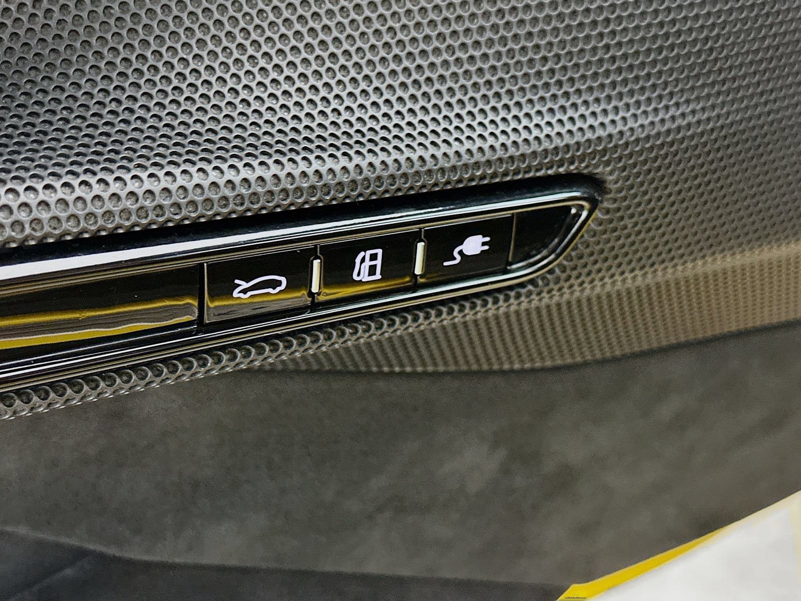 Used 2022 Ferrari SF90 Stradale AWD/4WD image 70
