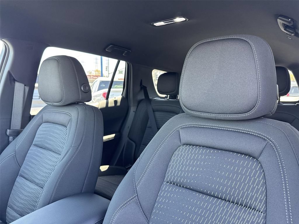 New 2027 Chevrolet Equinox LT w/ LPO, Floor Liner Package FWD image 24