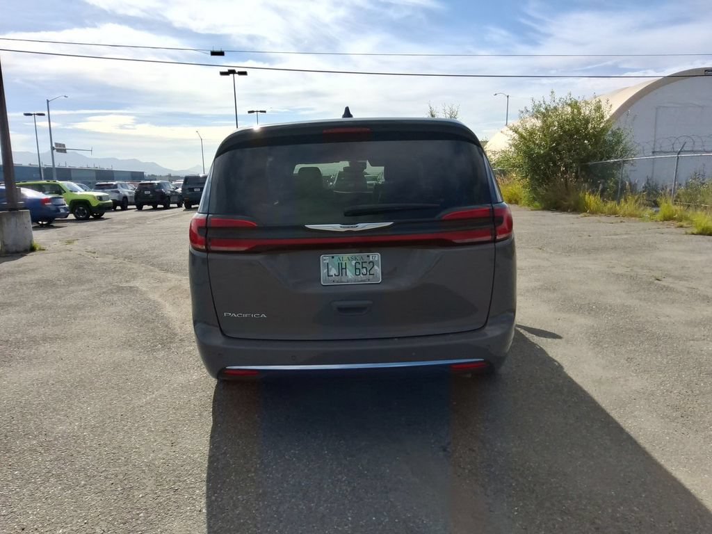 Certified 2023 Chrysler Pacifica Touring-L FWD image 7