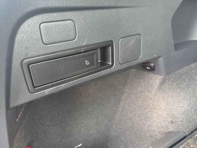 Used 2019 Volkswagen Tiguan SE image 19