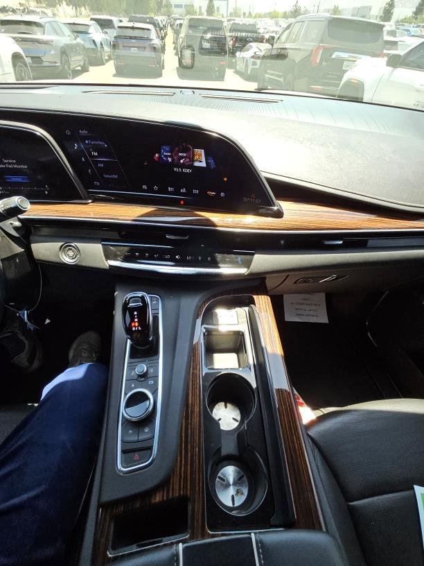 Used 2022 Cadillac Escalade Premium Luxury w/ Performance Package RWD image 6