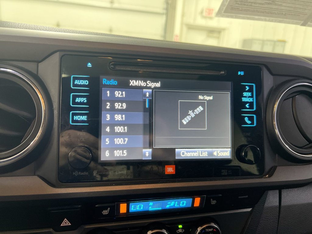 Used 2017 Toyota Tacoma TRD Sport AWD/4WD image 14