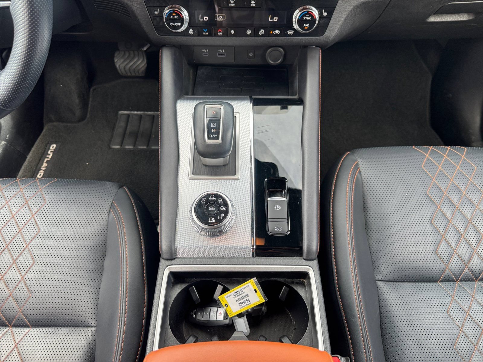 Used 2024 Mitsubishi Outlander SEL AWD/4WD image 11