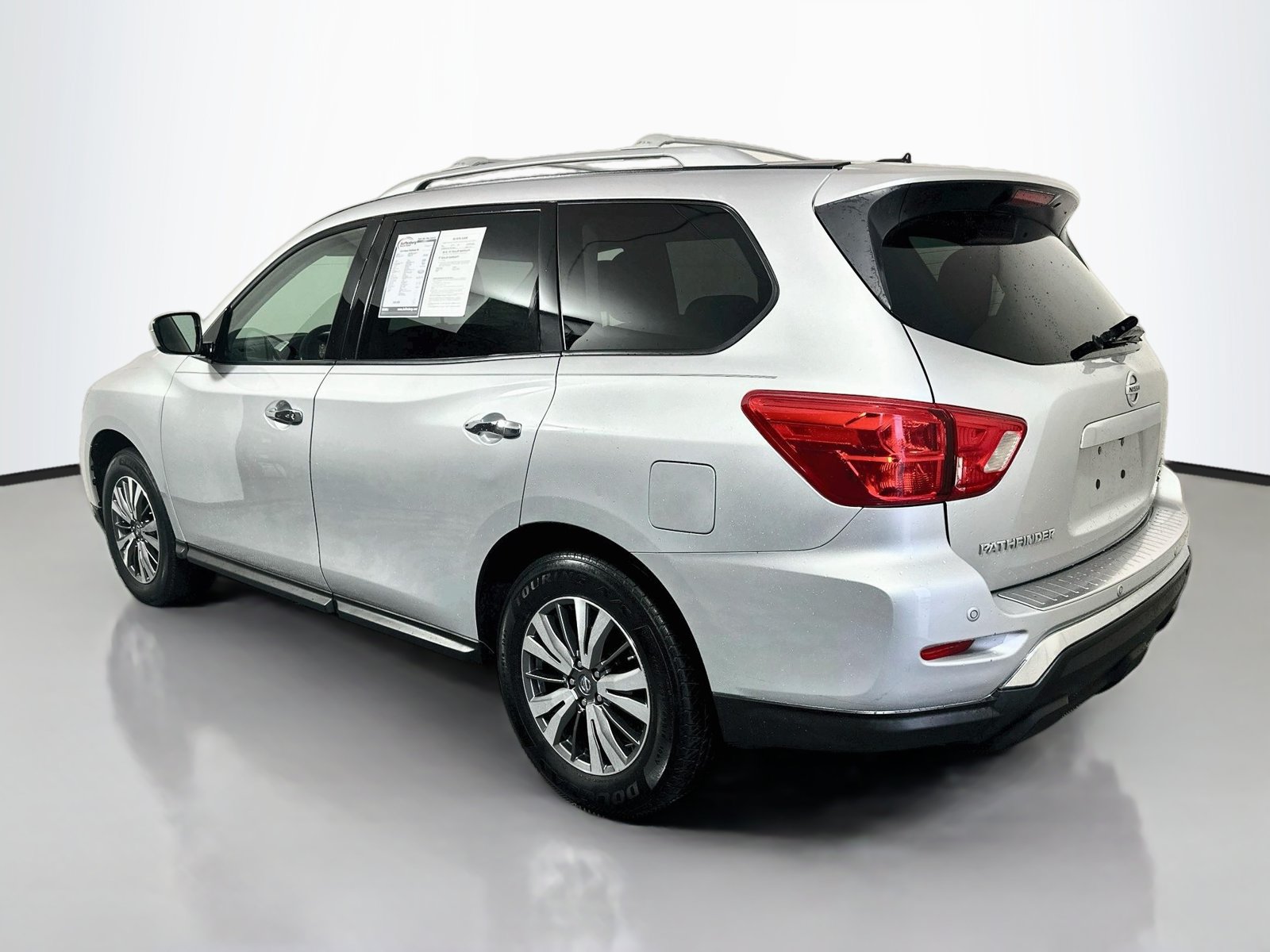 Used 2018 Nissan Pathfinder SV AWD/4WD image 5