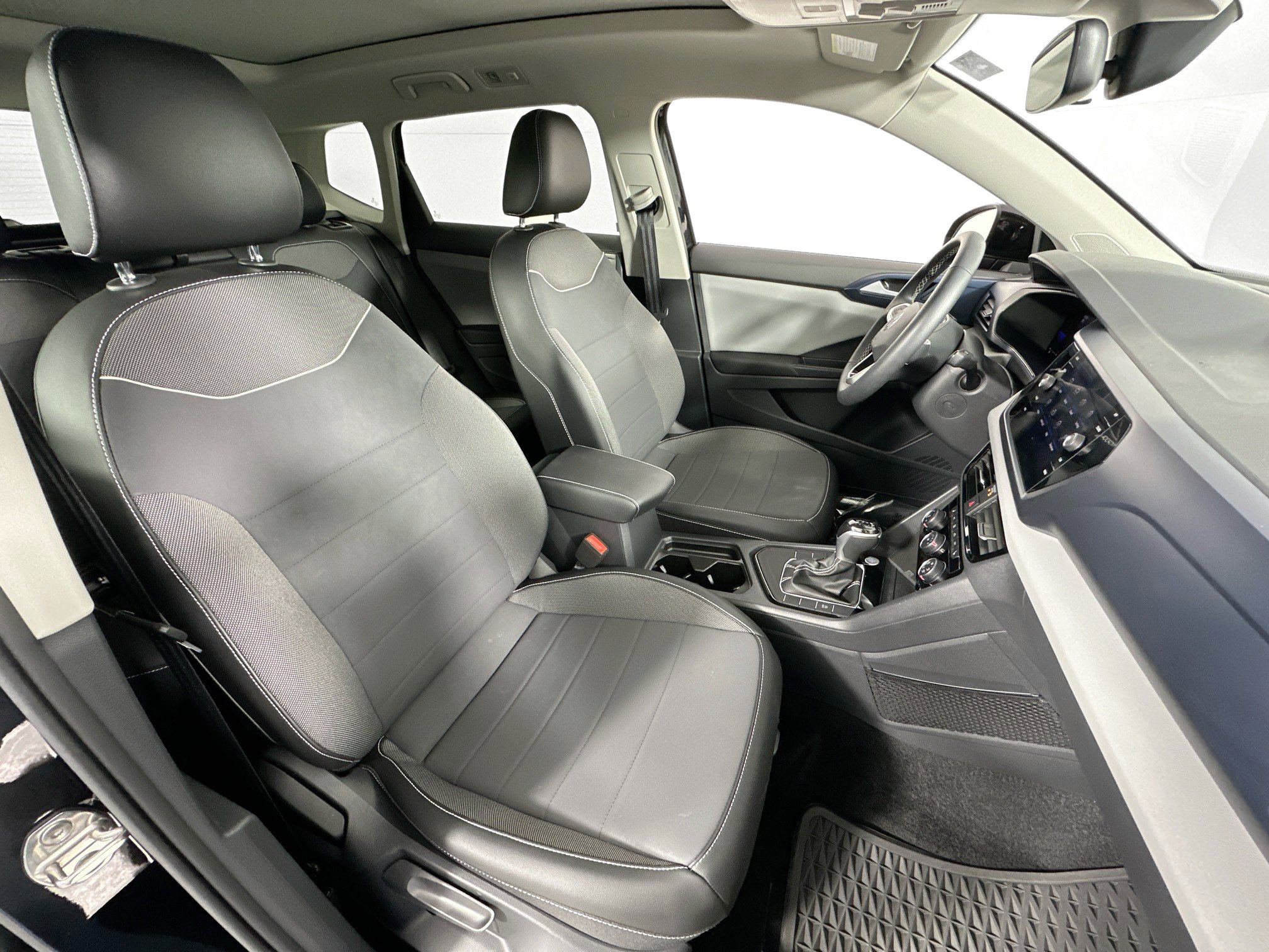 Used 2023 Volkswagen Taos SE image 27