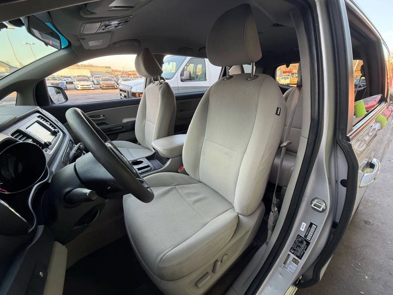 Used 2020 Kia Sedona LX FWD image 26