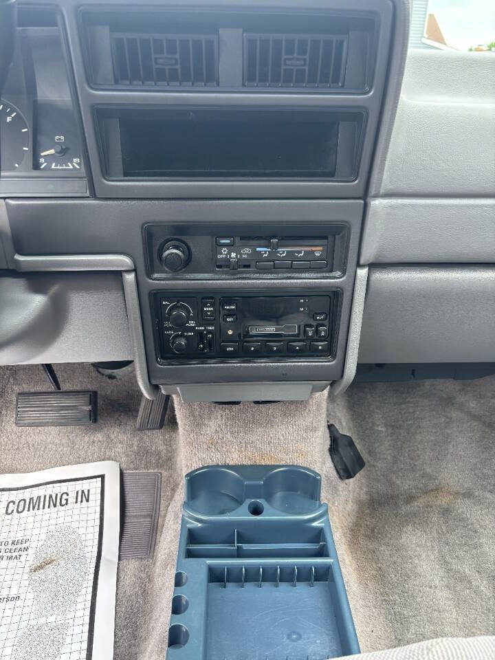Used 1995 Plymouth Acclaim FWD image 14