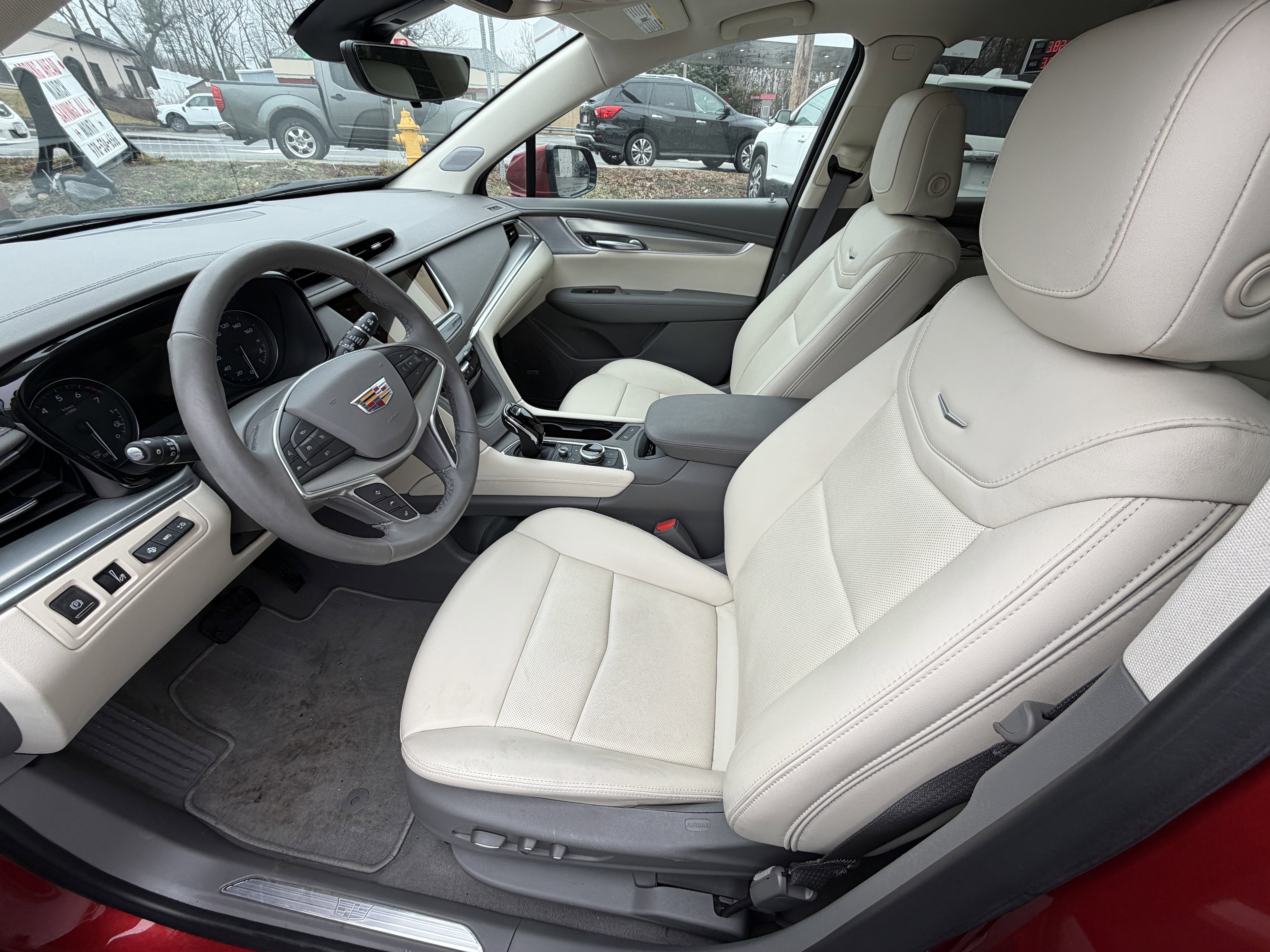 Used 2024 Cadillac XT5 Premium Luxury w/ Technology Package image 2