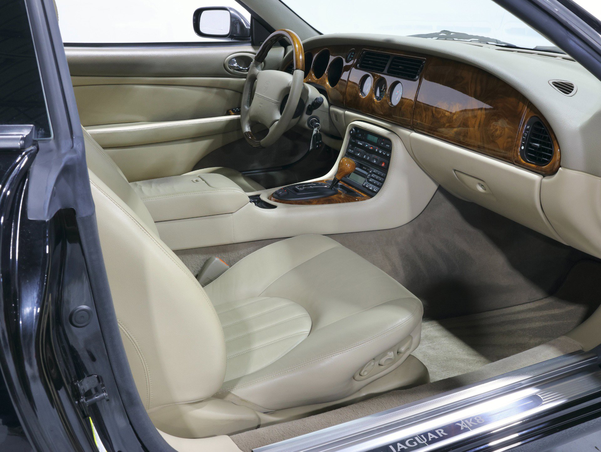 Used 2002 Jaguar XK8 Coupe image 4