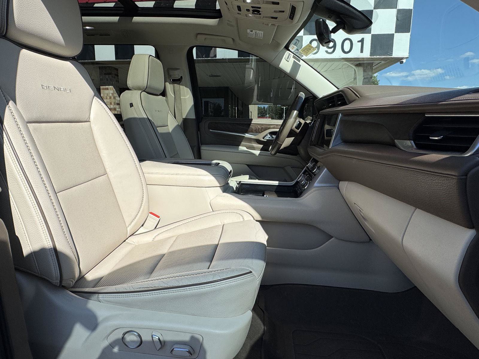 Used 2021 GMC Yukon Denali w/ Denali Premium Package AWD/4WD image 27