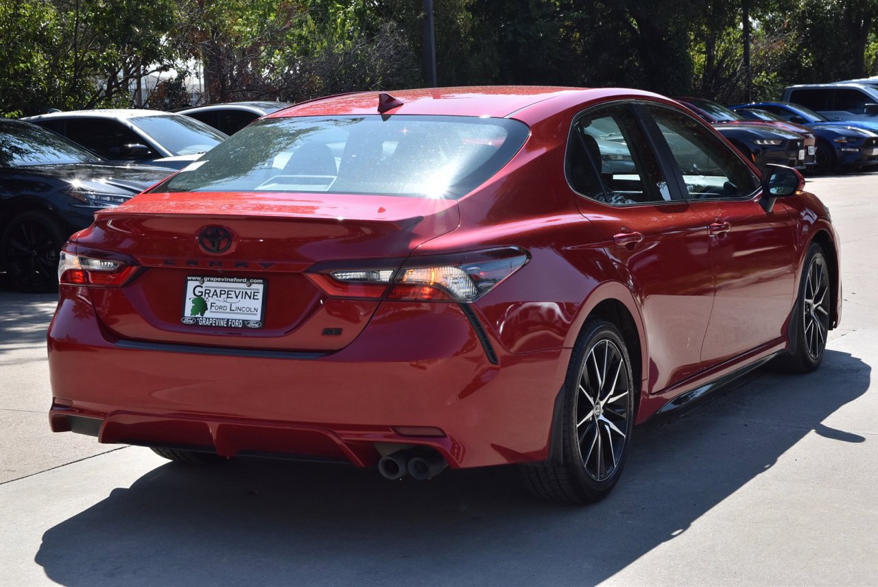 Used 2022 Toyota Camry SE w/ Convenience Package FWD image 8