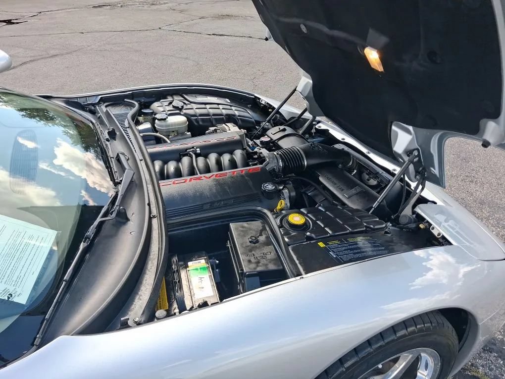 Used 2001 Chevrolet Corvette Coupe w/ Preferred Equipment Group2 RWD image 11