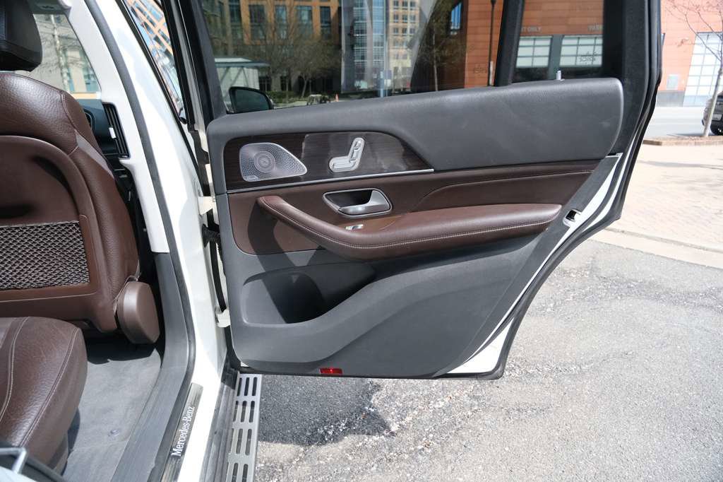 Used 2020 Mercedes-Benz GLS 580 4MATIC image 25