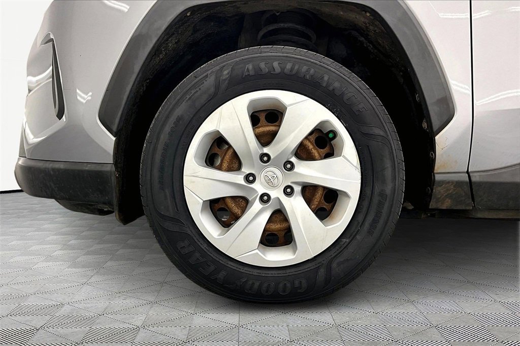 Used 2019 Toyota RAV4 LE image 9