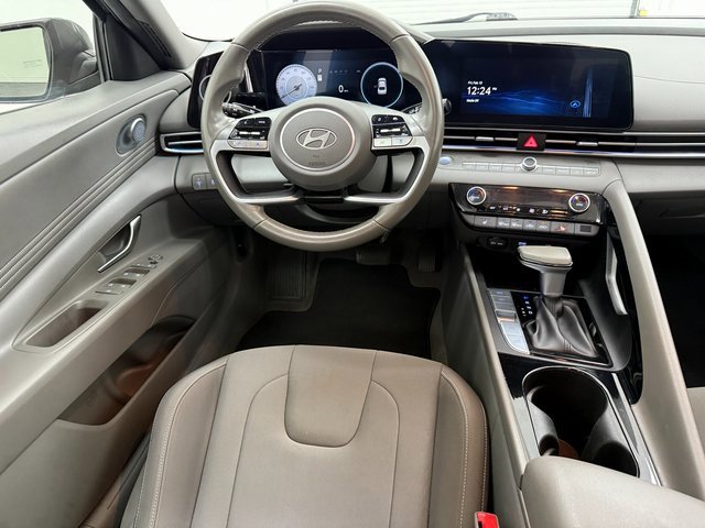 Used 2024 Hyundai Elantra SEL w/ Convenience Package image 32