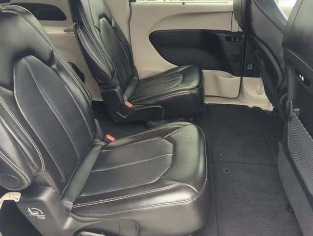 Used 2024 Chrysler Pacifica Touring-L image 24