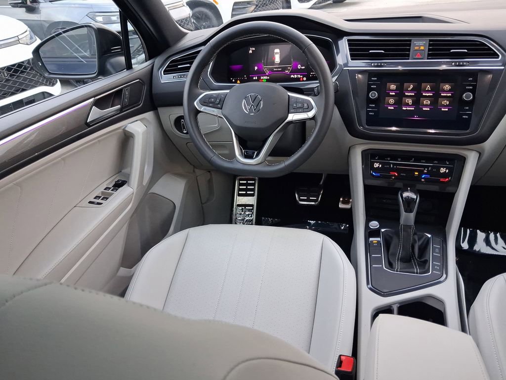 Used 2023 Volkswagen Tiguan SE R-Line FWD image 10