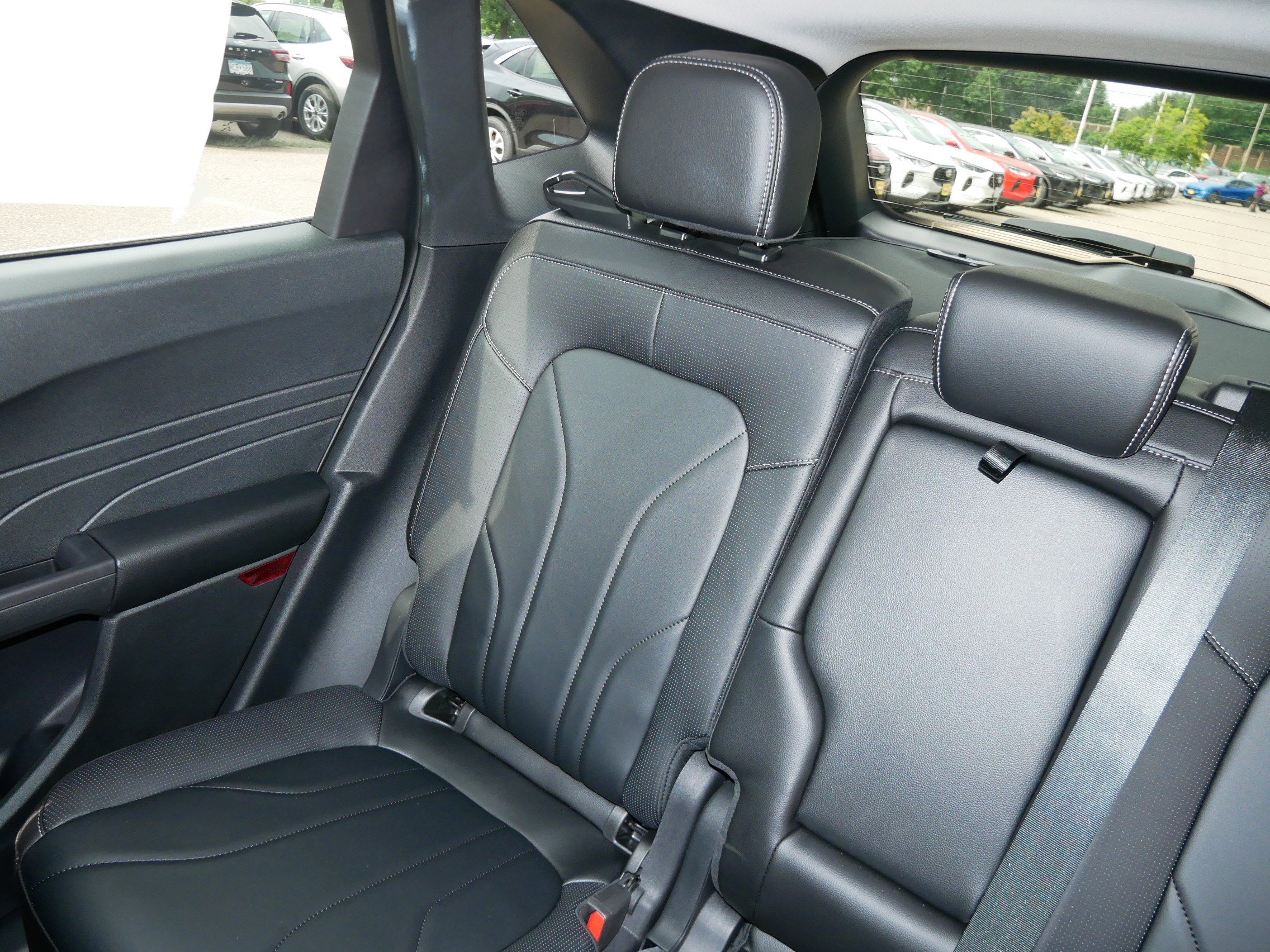 Used 2025 Ford Escape SE w/ PHEV Premium Package FWD image 12