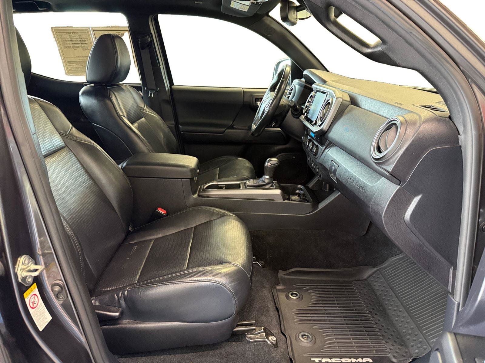 Used 2020 Toyota Tacoma TRD Off-Road w/ TRD Premium Off Road Package AWD/4WD image 25