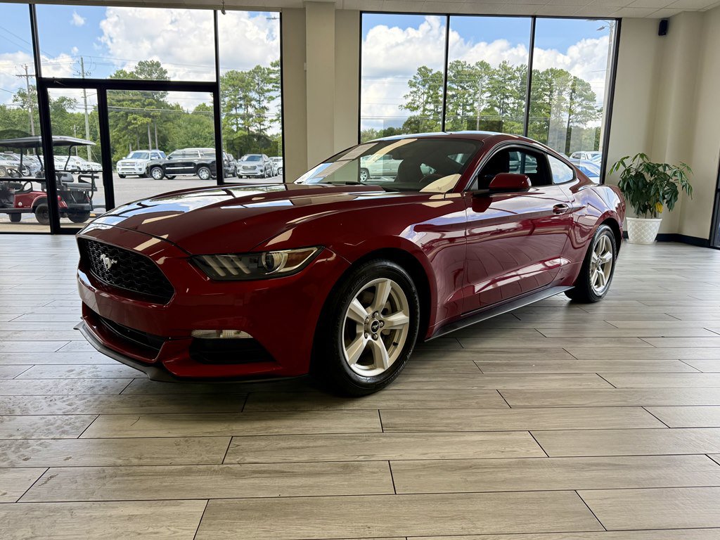 Used 2017 Ford Mustang Coupe RWD image 3