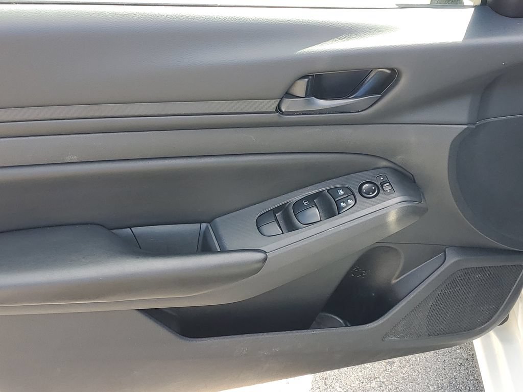 Used 2024 Nissan Altima 2.5 S FWD image 18