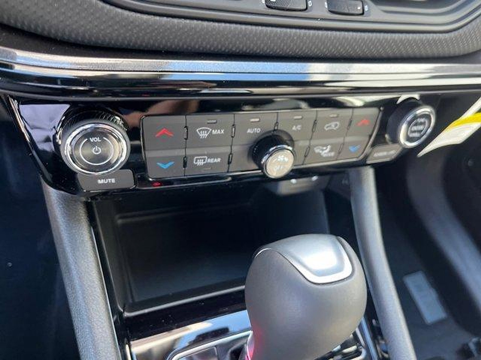 New 2026 Jeep Compass Limited image 28