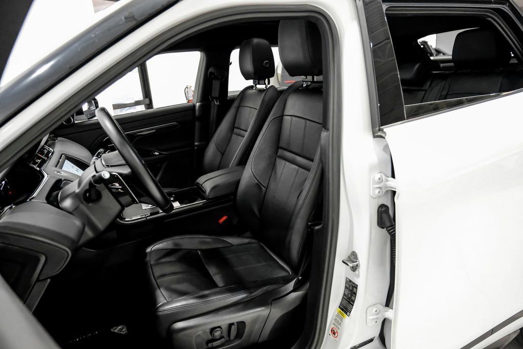 Used 2023 Land Rover Range Rover Evoque R-Dynamic S image 25