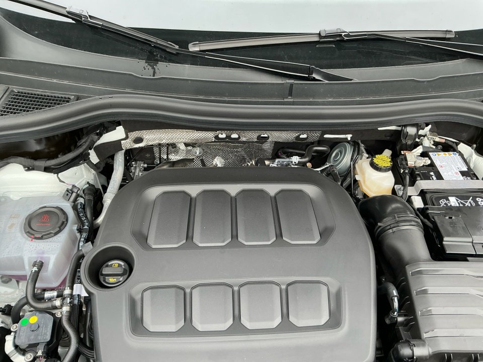 New 2026 Volkswagen Tiguan SE R-Line AWD/4WD image 15