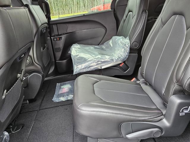 New 2026 Chrysler Pacifica Select image 7