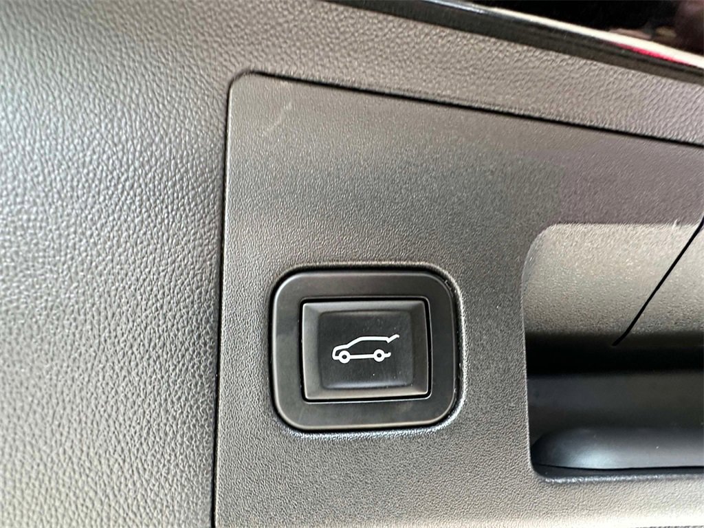 Used 2017 Cadillac XT5 Luxury w/ Driver Awareness Package image 18